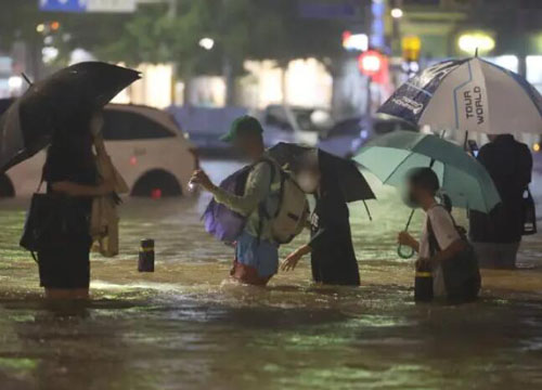 韩国暴雨已致11人死亡(韩国暴雨导致13人身亡)