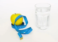 适当的多喝水是不是有助于减肥(适当多喝水能减肥吗蚂蚁庄园)