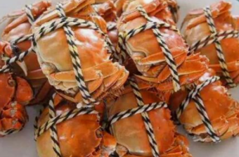 螃蟹不能和哪些食物一起吃(螃蟹不能和哪些食物一起吃香哈菜谱)