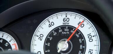 汽车速度表是平均速度还是瞬时速度(汽车各档位对应的速度)