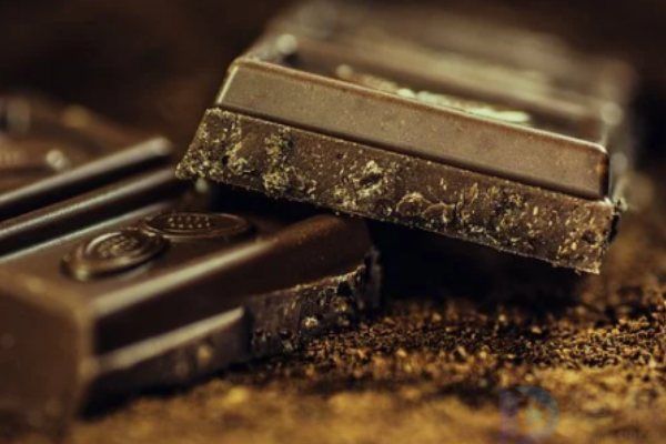 黑巧克力吃多了有什么坏处(黑巧克力吃多了会发胖吗)