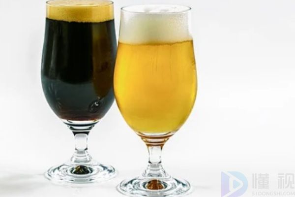黑啤酒和白啤酒哪个好喝(黑啤跟白啤有什么区别)