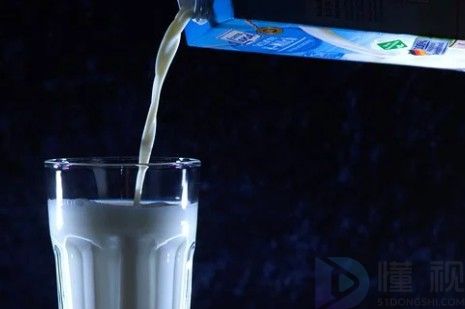 全脂牛奶有哪些营养成分(全脂牛奶营养高吗?)