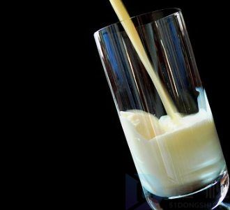 高钙低脂牛奶适合人群(伊利高钙低脂牛奶)
