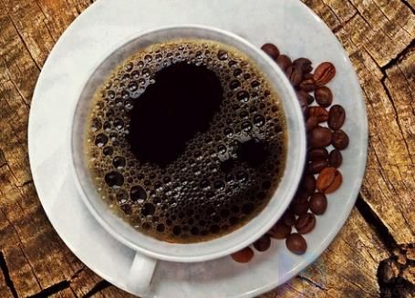 什么会导致咖啡酸高